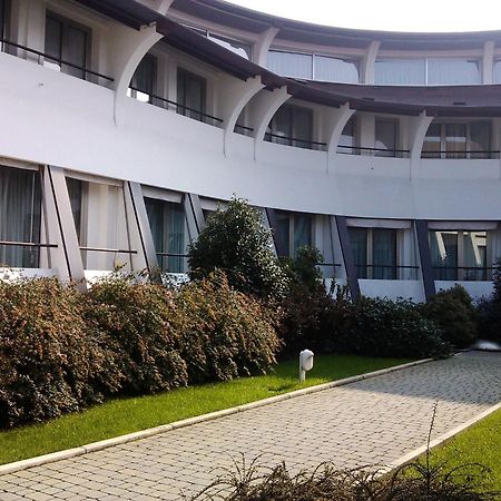 Cardano Hotel Malpensa Cardano Al Campo Exterior photo